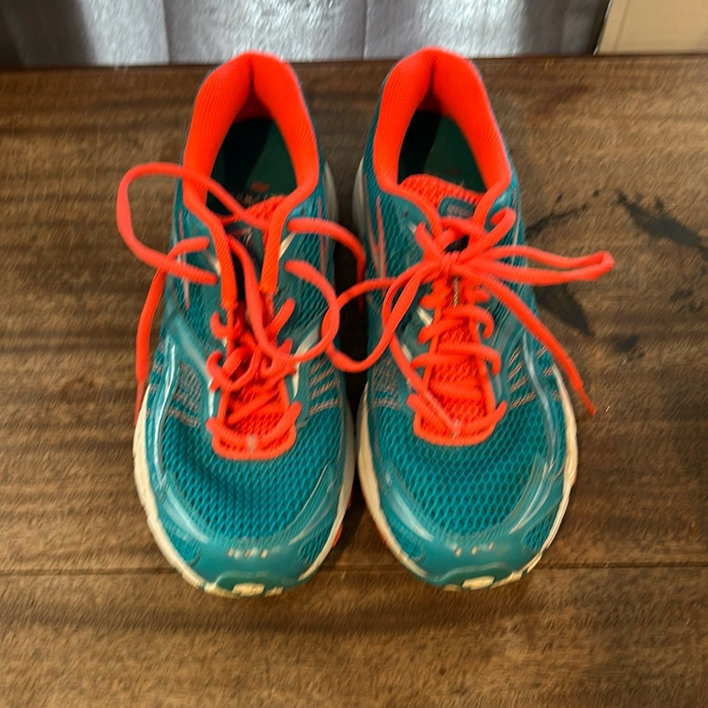 Woman’s teal and coral sneakers brooks the brand slightly used great condition